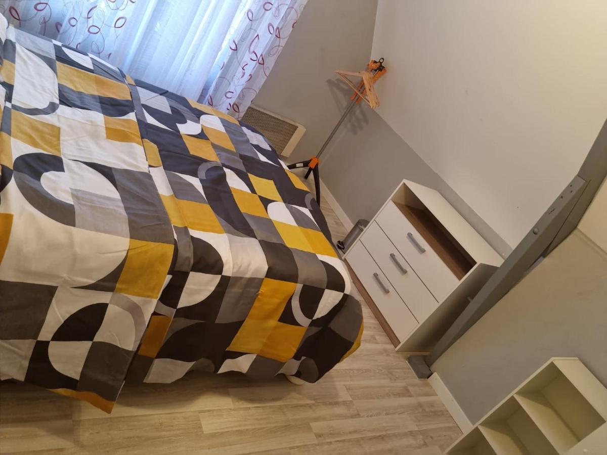 Belle chambre avec balcon Arques  Extérieur photo